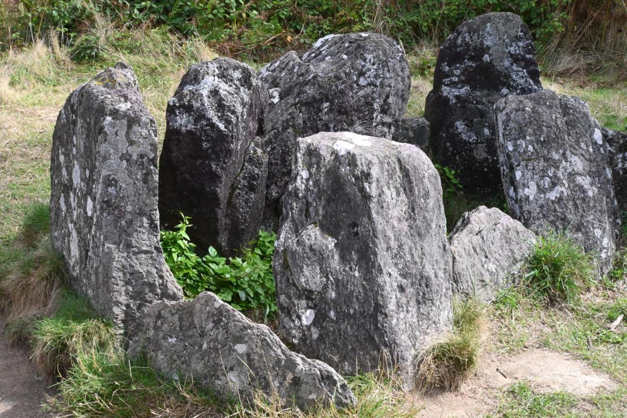 L'Hotie De Broceliande, Au Coeur Des Sites Naturels Et Legendaires Paimpont Luaran gambar