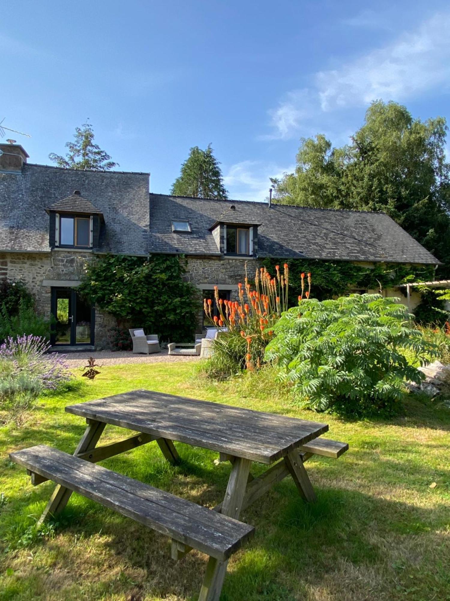 L'Hotie De Broceliande, Au Coeur Des Sites Naturels Et Legendaires Paimpont Luaran gambar